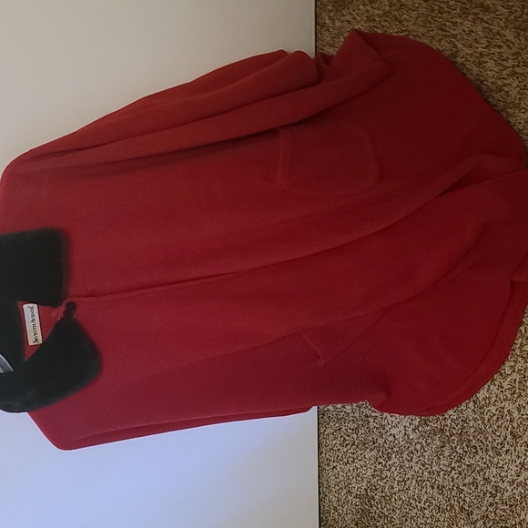 Red cap - Picture 2 of 2